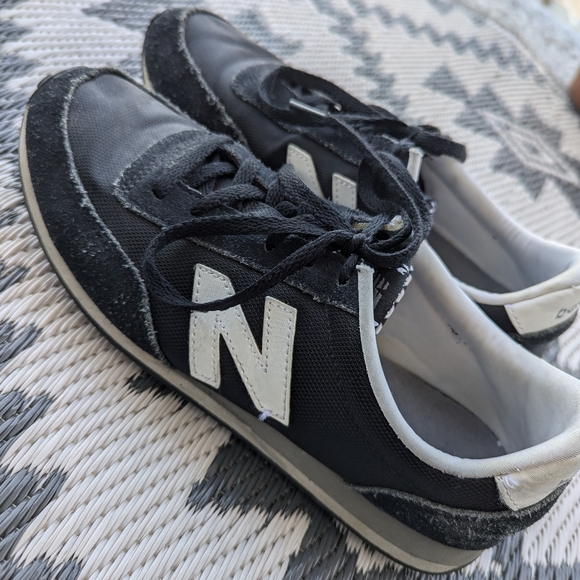 New Balance - Picture 1 of 5